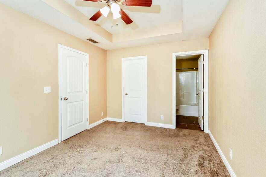 Building Photo - 1044 Avondale Ct