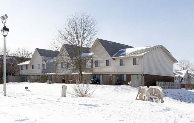 Building Photo - Lake Camelot Apartments