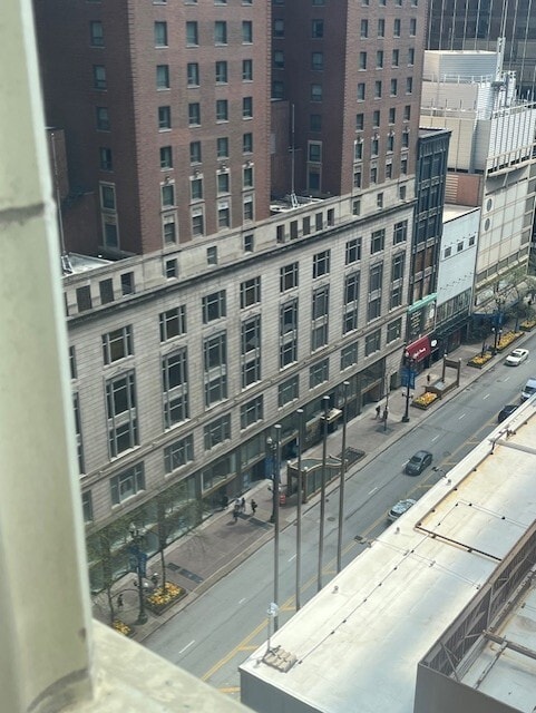 Building Photo - 8 W Monroe St