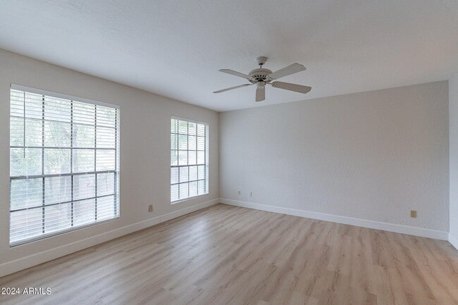 Building Photo - 7800 E Lincoln Dr