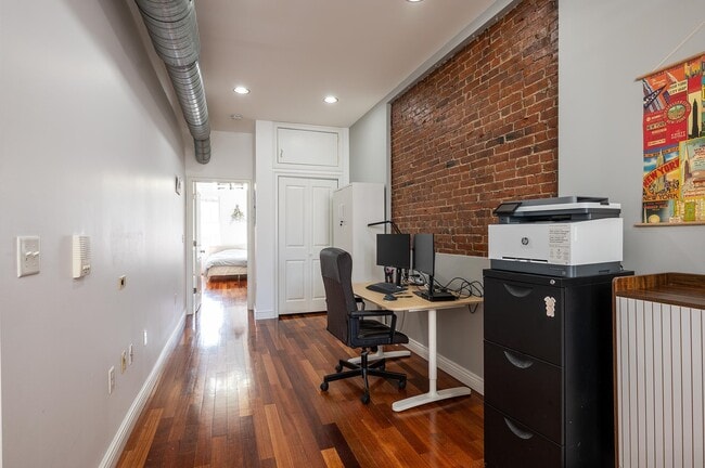 Building Photo - 96 Bowers St
