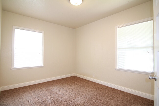 Building Photo - MOVE IN SPECIAL $500 OFF FIRST MONTHS RENT