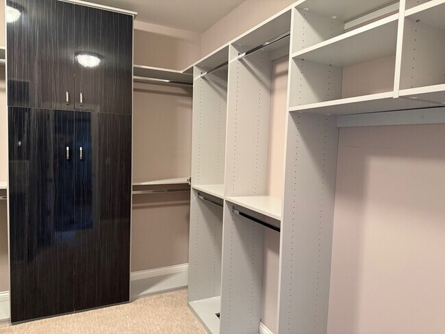 Building Photo - 36 Sag Harbor Ct