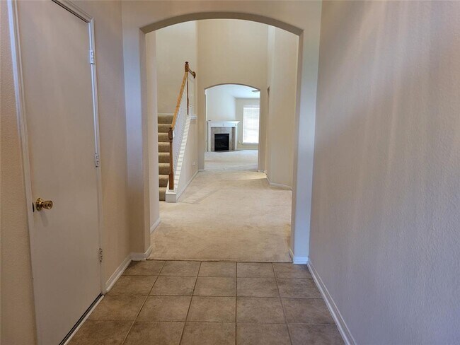 Building Photo - 6619 Halcyon Days Dr