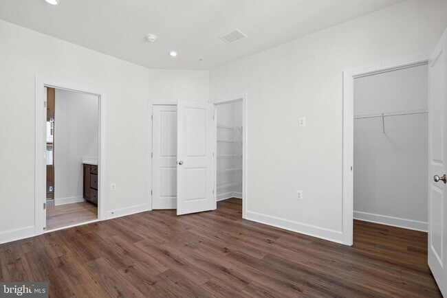 Building Photo - 596 Watermans Dr