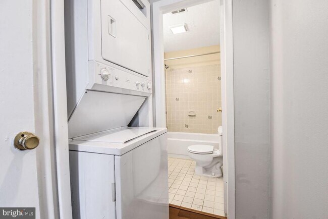 Building Photo - 1403 12th St NW