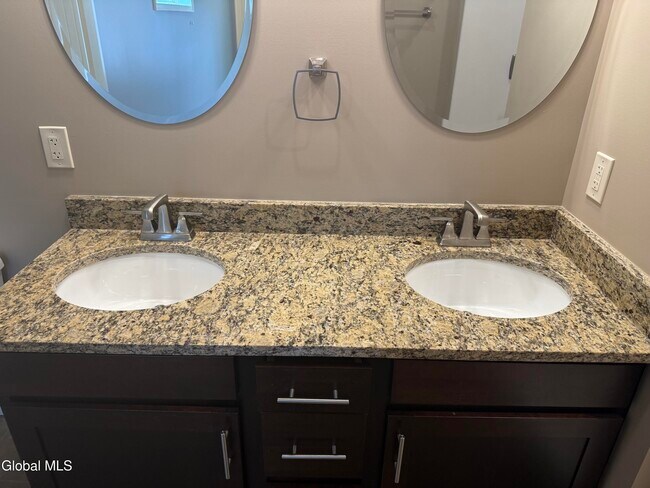 Building Photo - 48 Bavarian Wy