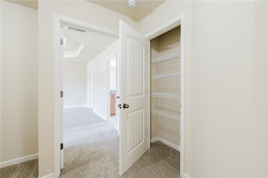 Building Photo - 3562 Fallen Oak Dr