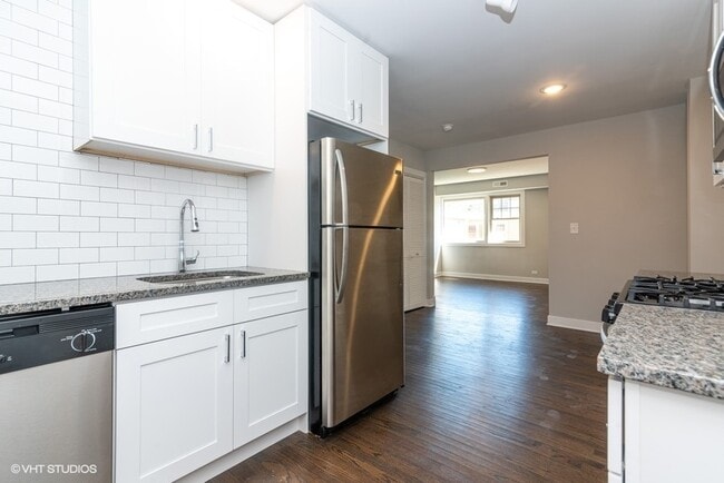 Building Photo - 6523 N Seeley Ave