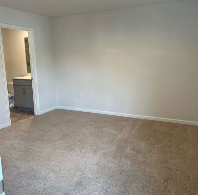 Building Photo - 328 Sandbach Rd