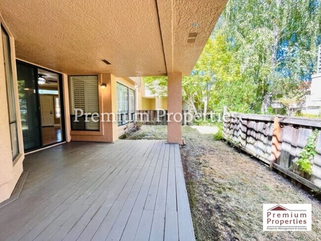 Building Photo - Beautiful 2BD/2BA Condo Unit in the Gated Community of Lakemont at Canyon Lakes- San Ramon