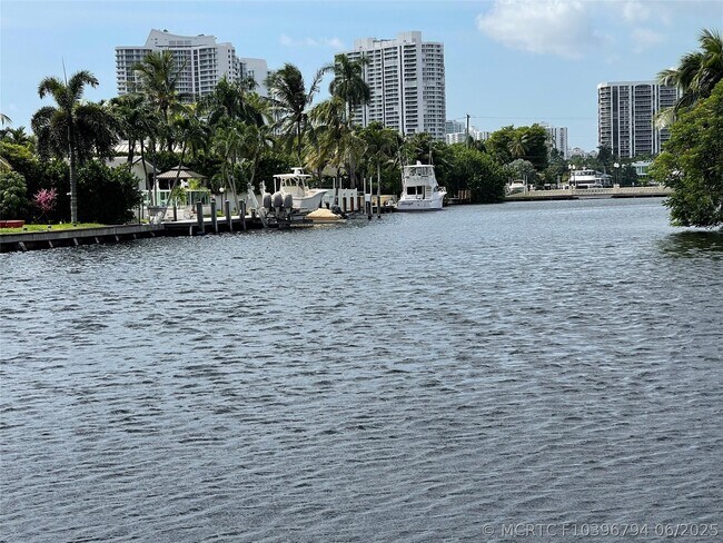 Building Photo - 401 Golden Isles Dr