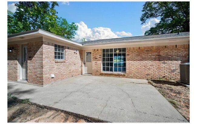 Building Photo - 5405 Timberlane Dr
