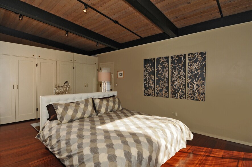 Building Photo - 1966 Harvard Ave E