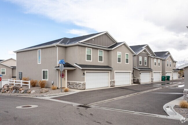 Building Photo - Abington Heights Townhomes