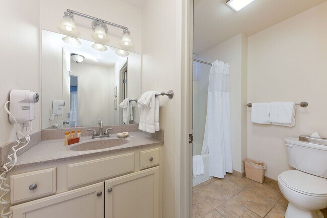 Building Photo - 5719 Creeks Crossing N
