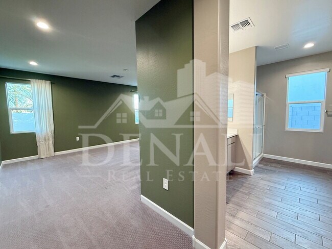 Building Photo - 1053 E Horro Rd