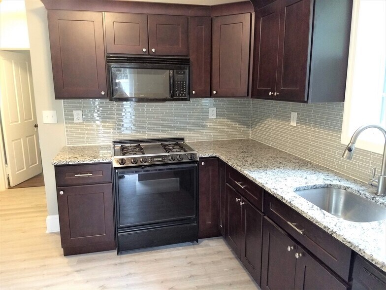 Building Photo - 215 Stockton St