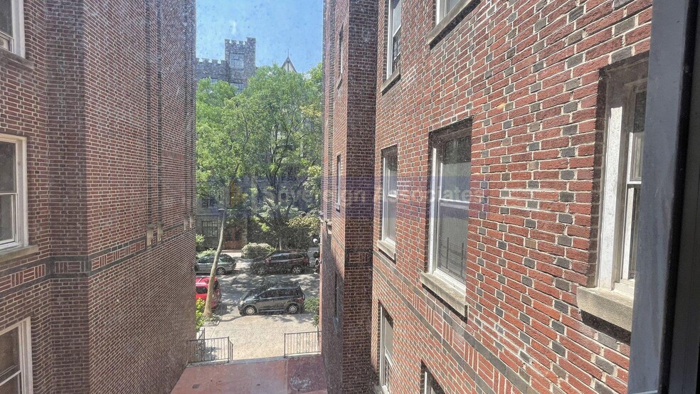 Building Photo - 175 Pinehurst Ave