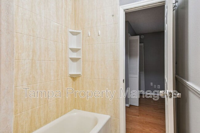 Building Photo - 16214 Pebblebrook Dr