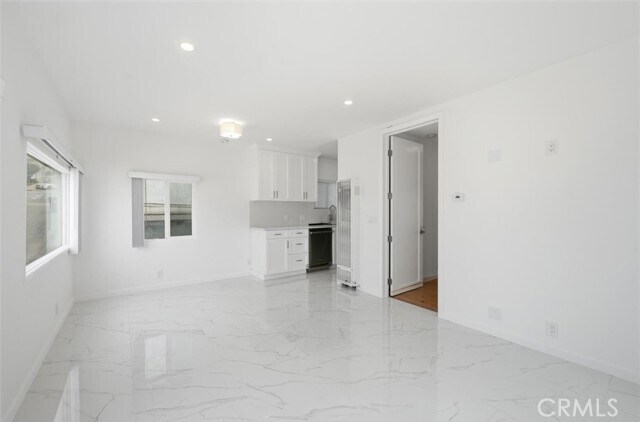 Building Photo - 220 39th St