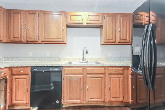 Building Photo - 1141 Paintbrush St