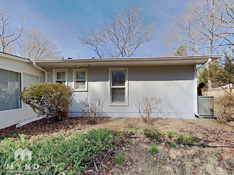 Building Photo - 8213 Willowlake Ct