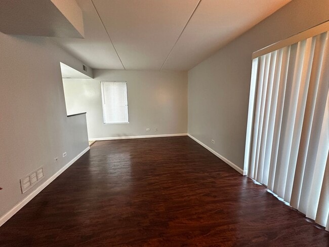 Building Photo - 6020 Lake Bluff Dr