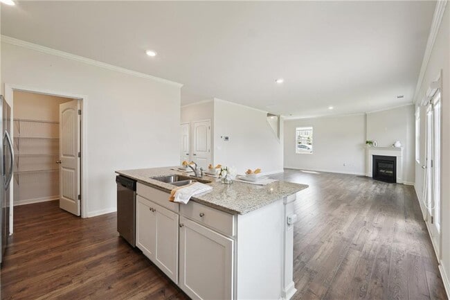 Building Photo - 100 Fernbrook Trl