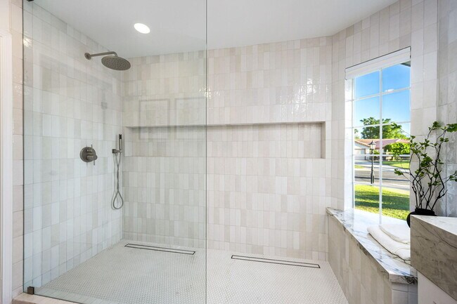 Building Photo - 76817 Manor Ln