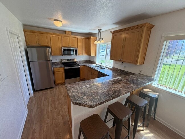 Building Photo - Beautiful 2 Bedroom on a Large Corner Lot!