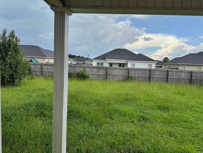 Building Photo - 120 Raymond Cir