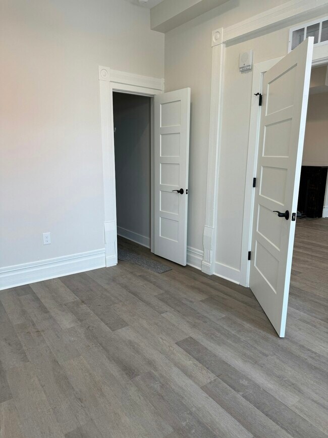 Building Photo - 106 E Erie St