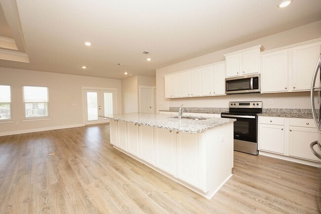 Building Photo - Spacious 5-Bedroom Home in Desirable Crest...