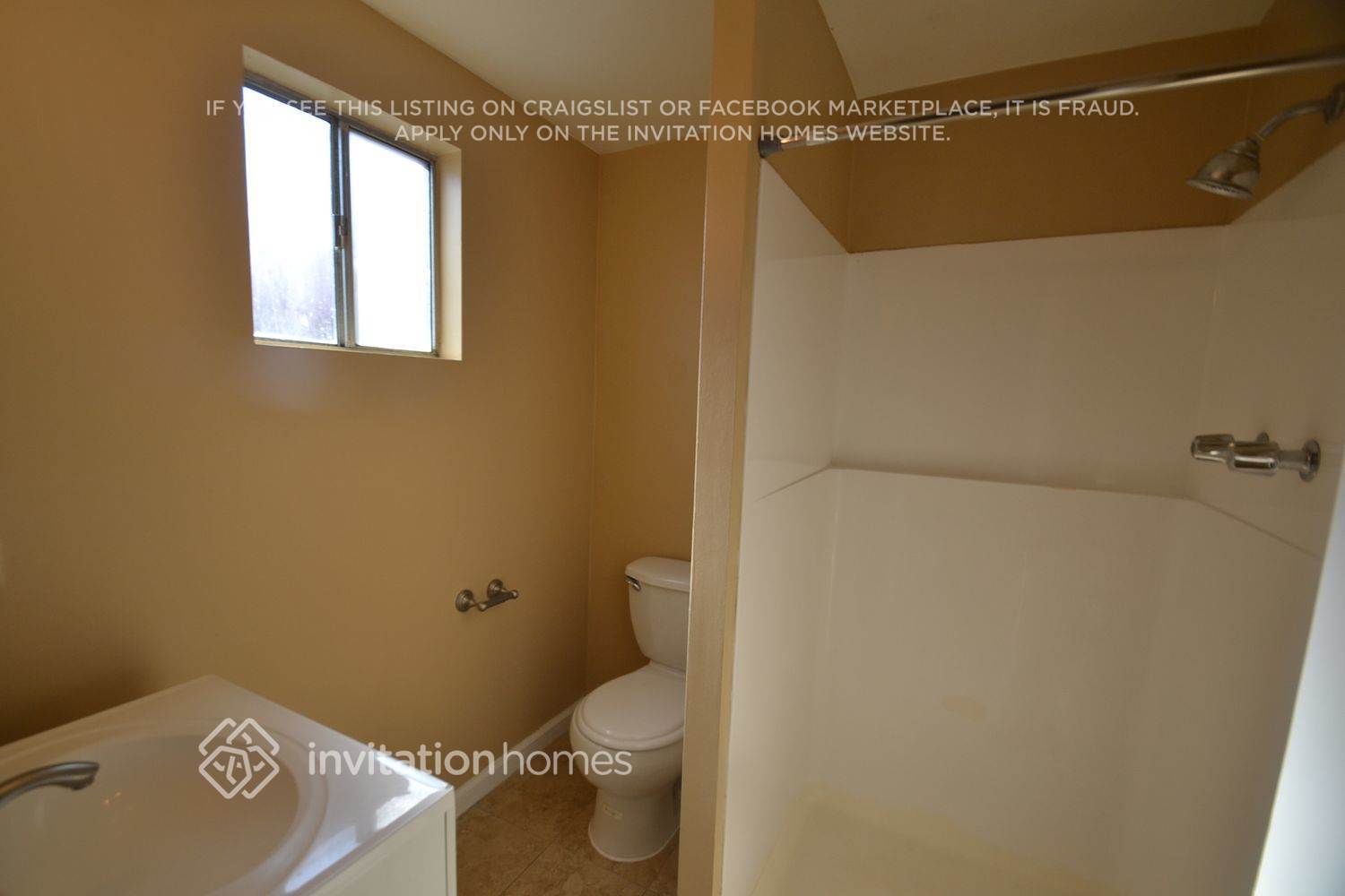 Building Photo - 1530 W 154th Pl