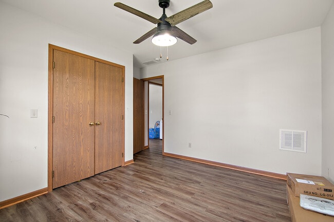 Building Photo - 315 N School St