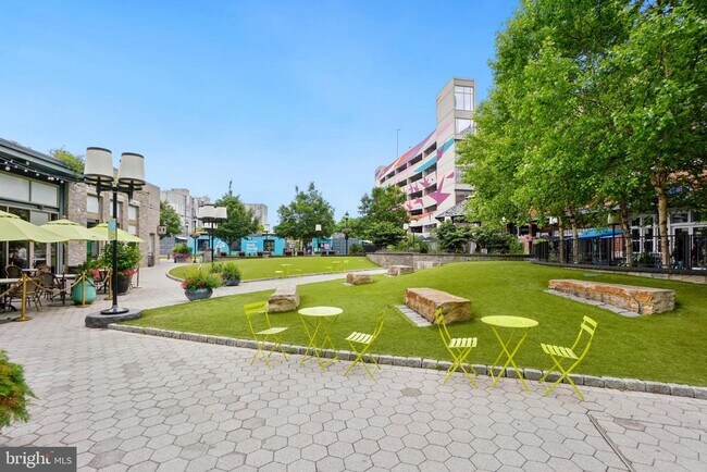 Building Photo - 930 Rose Ave