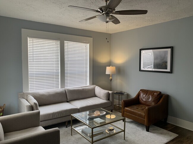 Building Photo - 1705 5th Ave