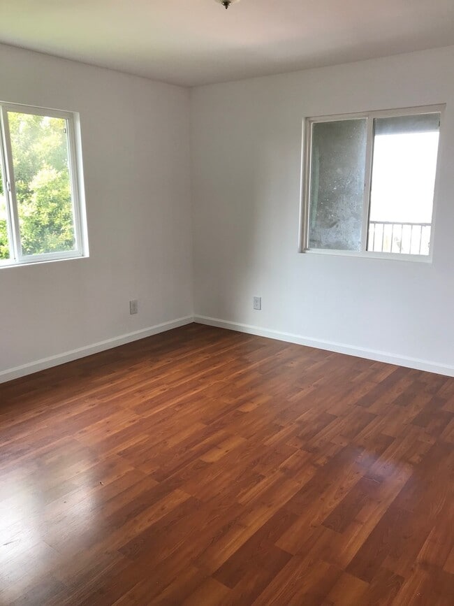 Building Photo - Spacious Dual-Unit Home in Prime Echo Park Location *Close to Dodger Stadium*