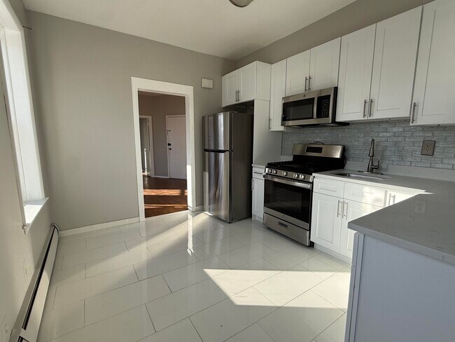 Building Photo - 846 Broadway