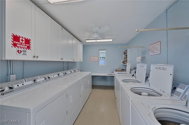 Building Photo - 1950 Gulf Shore Blvd N