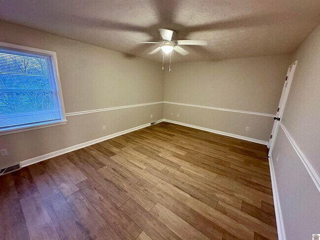 Building Photo - 67 Country Club Ln