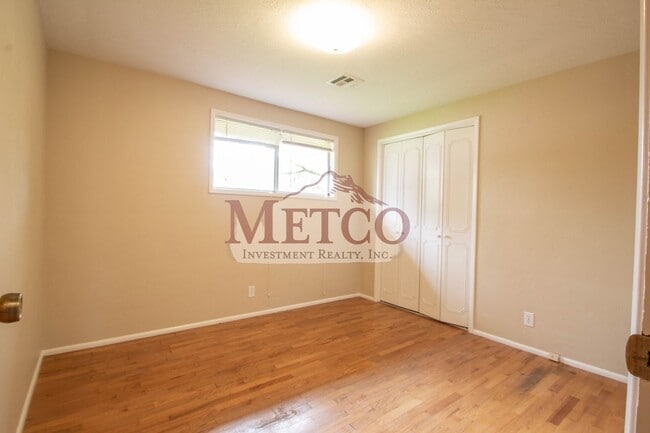 Building Photo - 07802