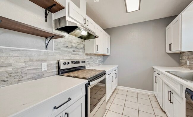 Building Photo - 411 Yorkshire Dr