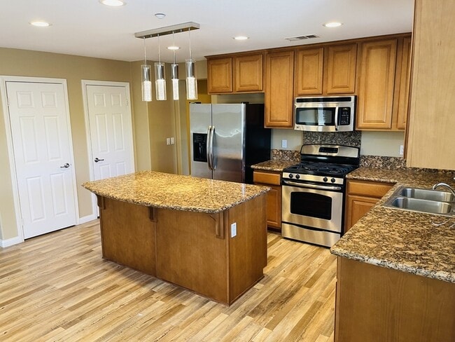 Building Photo - Single Family Residence