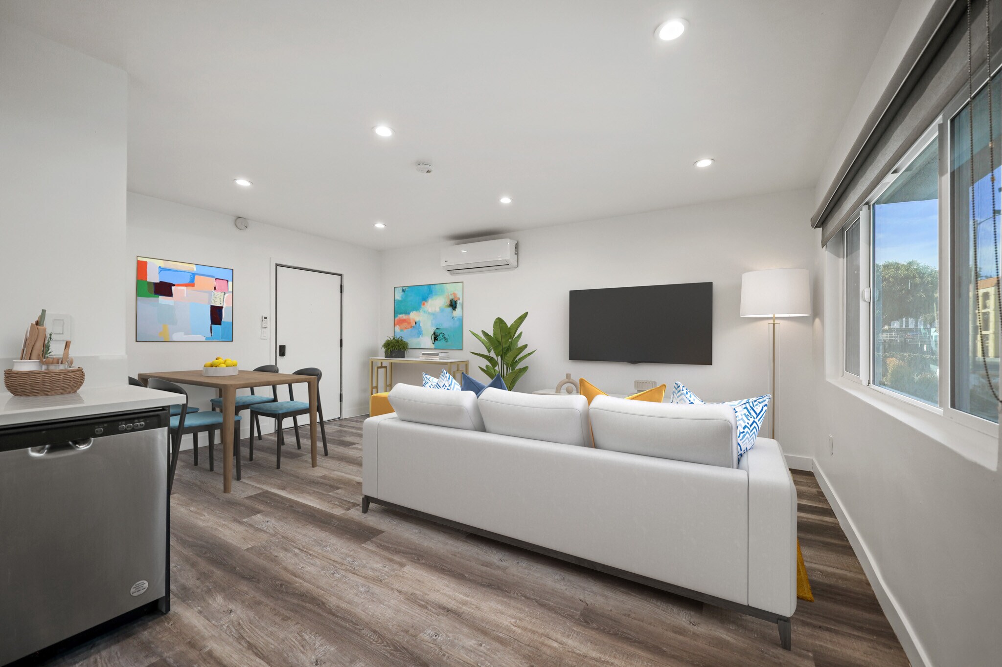 Building Photo - 1352 W 36th St