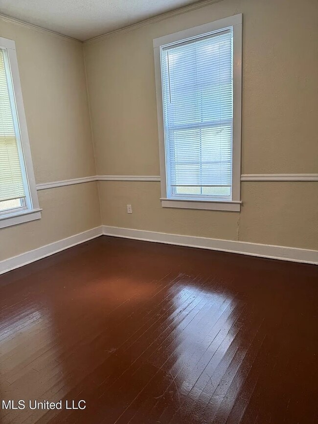 Building Photo - 131 Grandview Cir