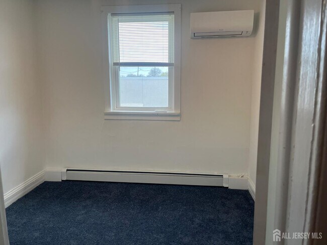 Building Photo - 110 Oak Tree Ave