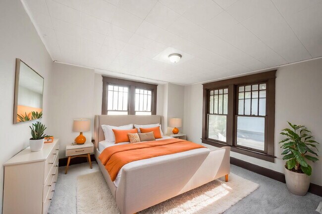 Building Photo - "Charming 3-Bed Duplex Retreat in Indianapolis – Spacious 1,318 Sq Ft with Modern Amenities!"