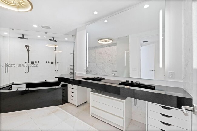 Building Photo - 18555 Collins Ave